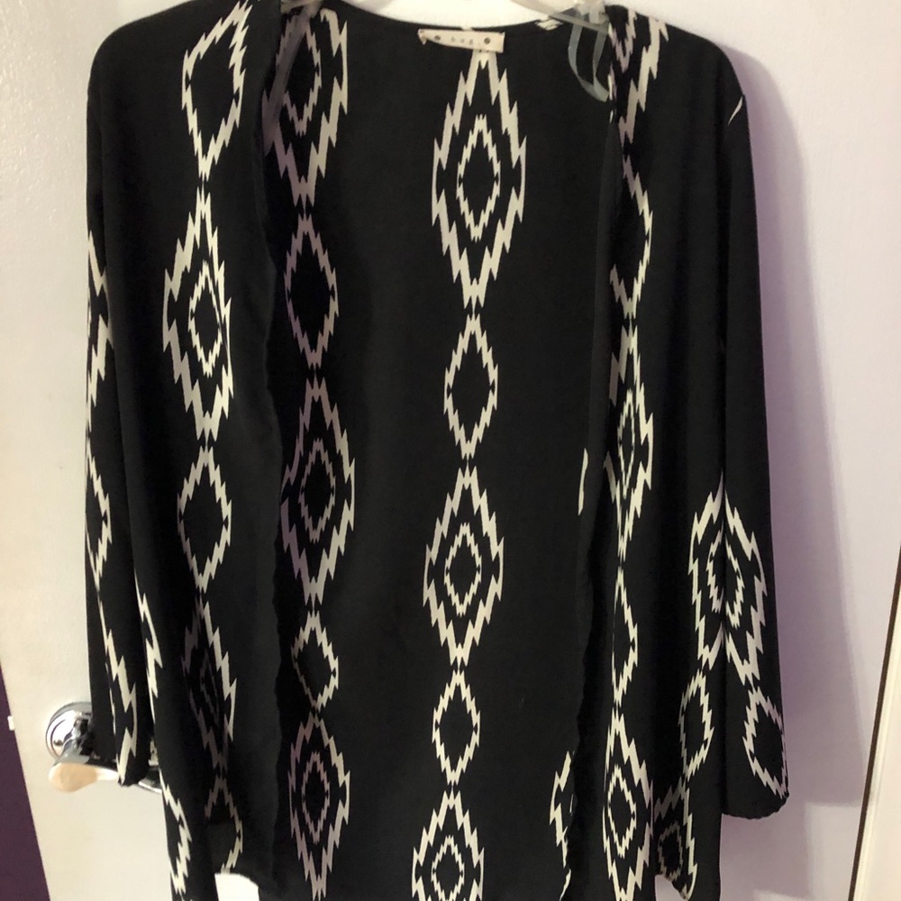 Black/white stylish kimono; super cute and comfy